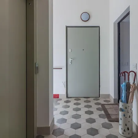 Skylight Apartment *